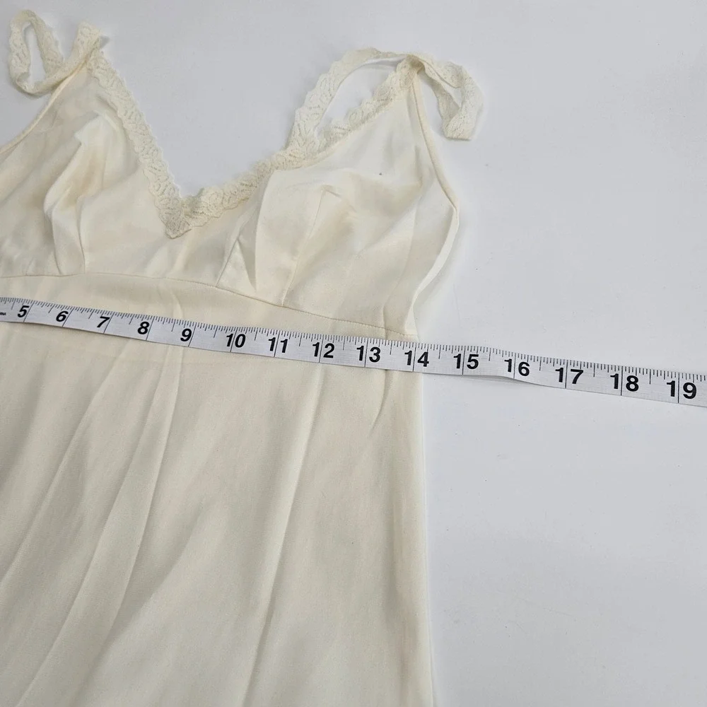 Vintage Vanity Fair Cream Lace Trim Full Slip‎ Dress 32 TT Ivory Midi Nightgown
